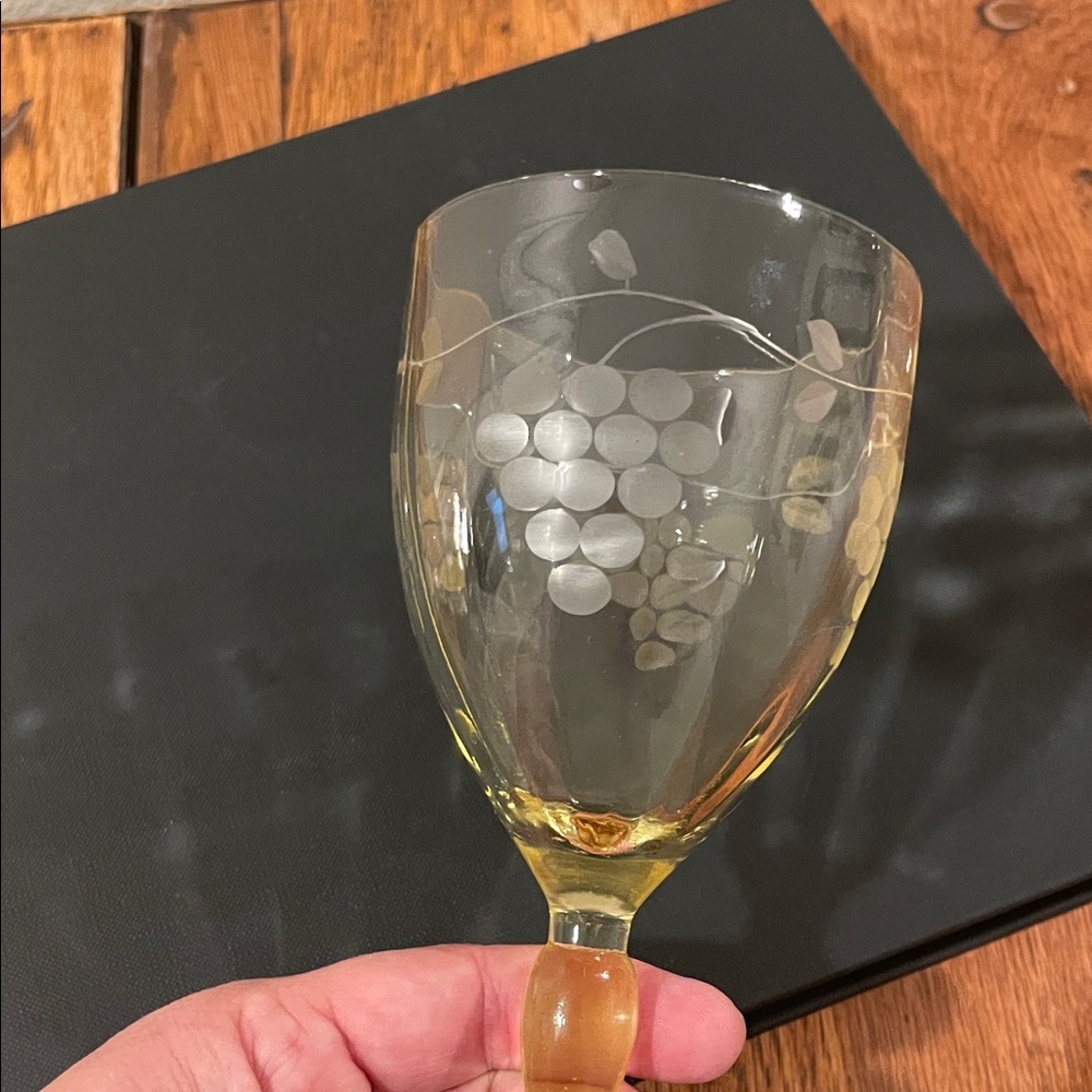 Set of 4 Vintage Uranium (Vaseline) Glass Wine Glasses – Glows Under UV - Picture 8 of 13